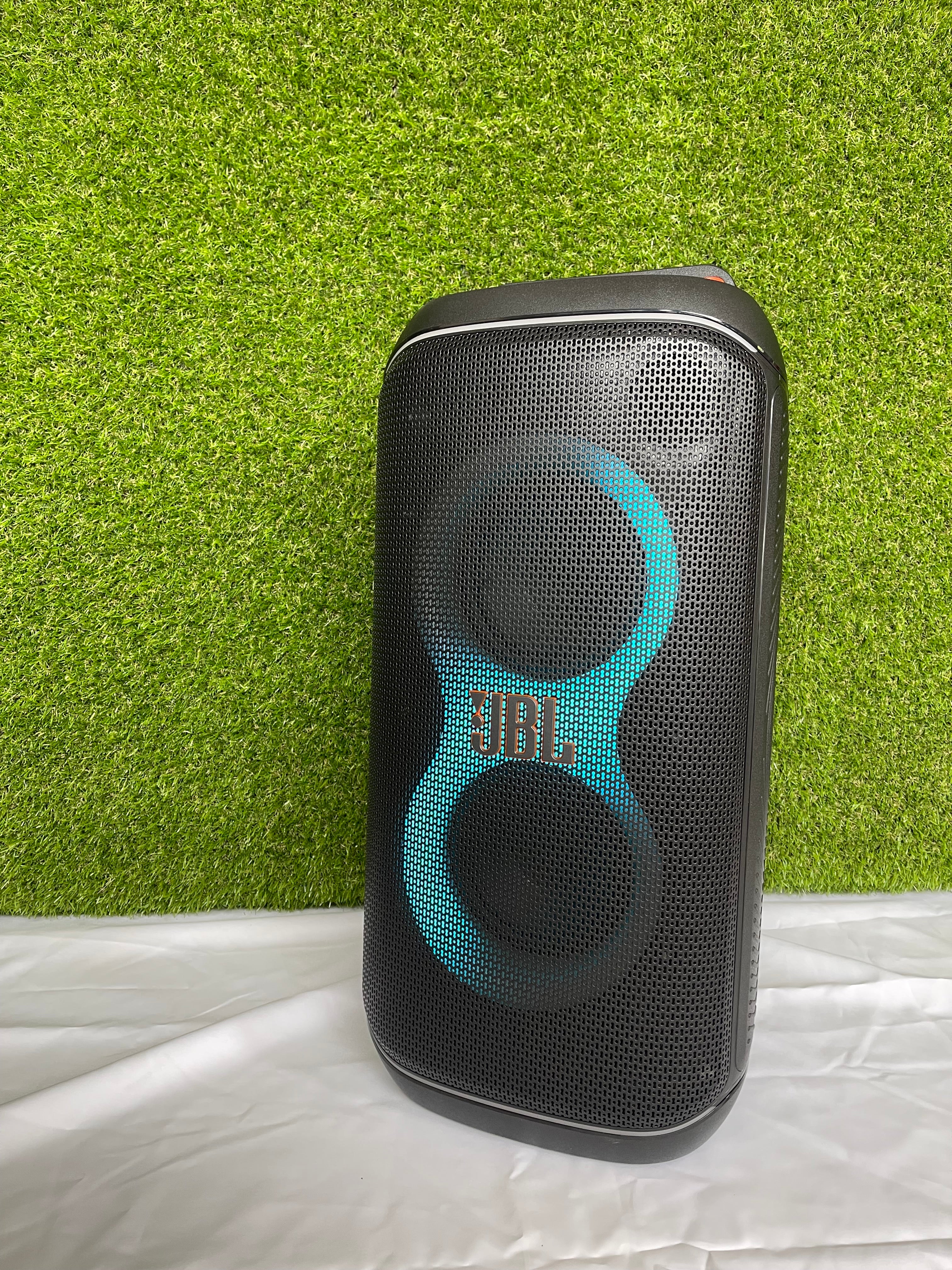 JBL Partybox with 2 microphones